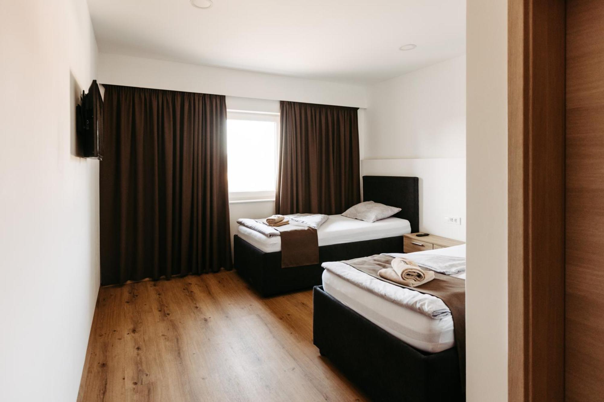 Hotel Murat Ptuj Bagian luar foto